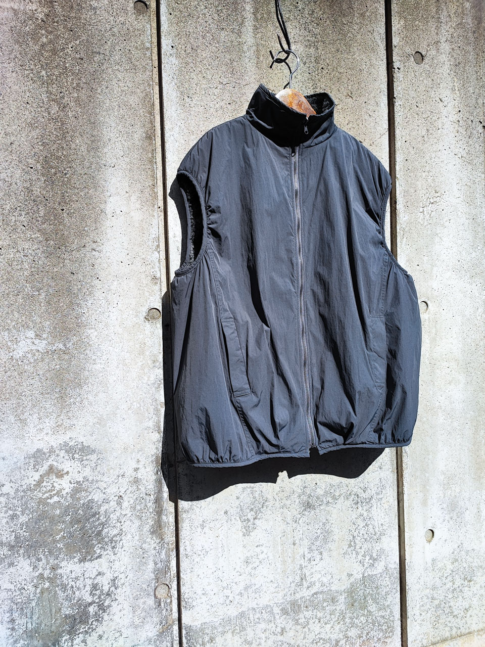 <span class="title">Vest , Pants</span>