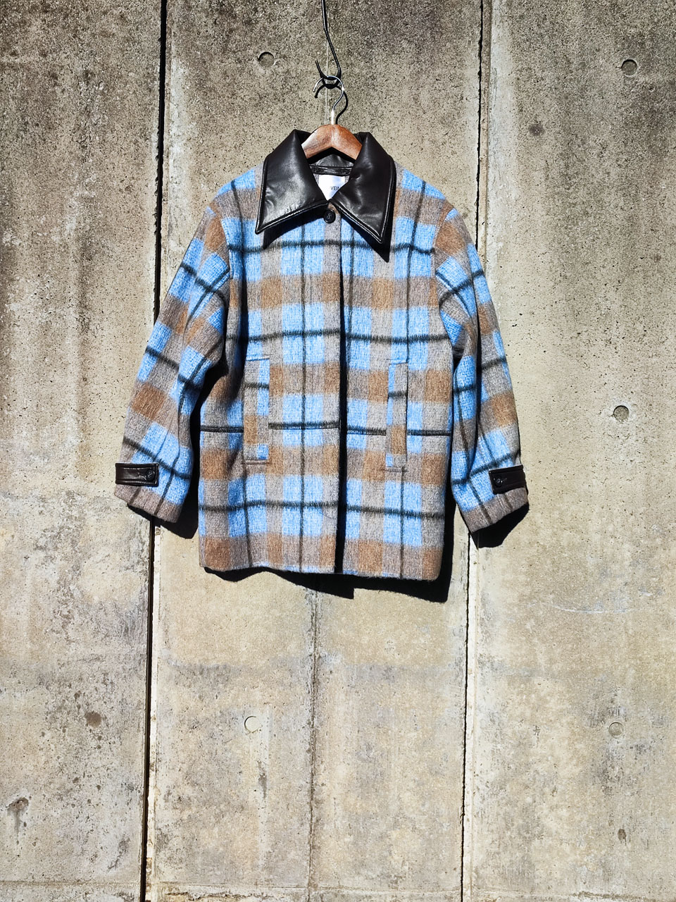 <span class="title">Coat , Vest</span>