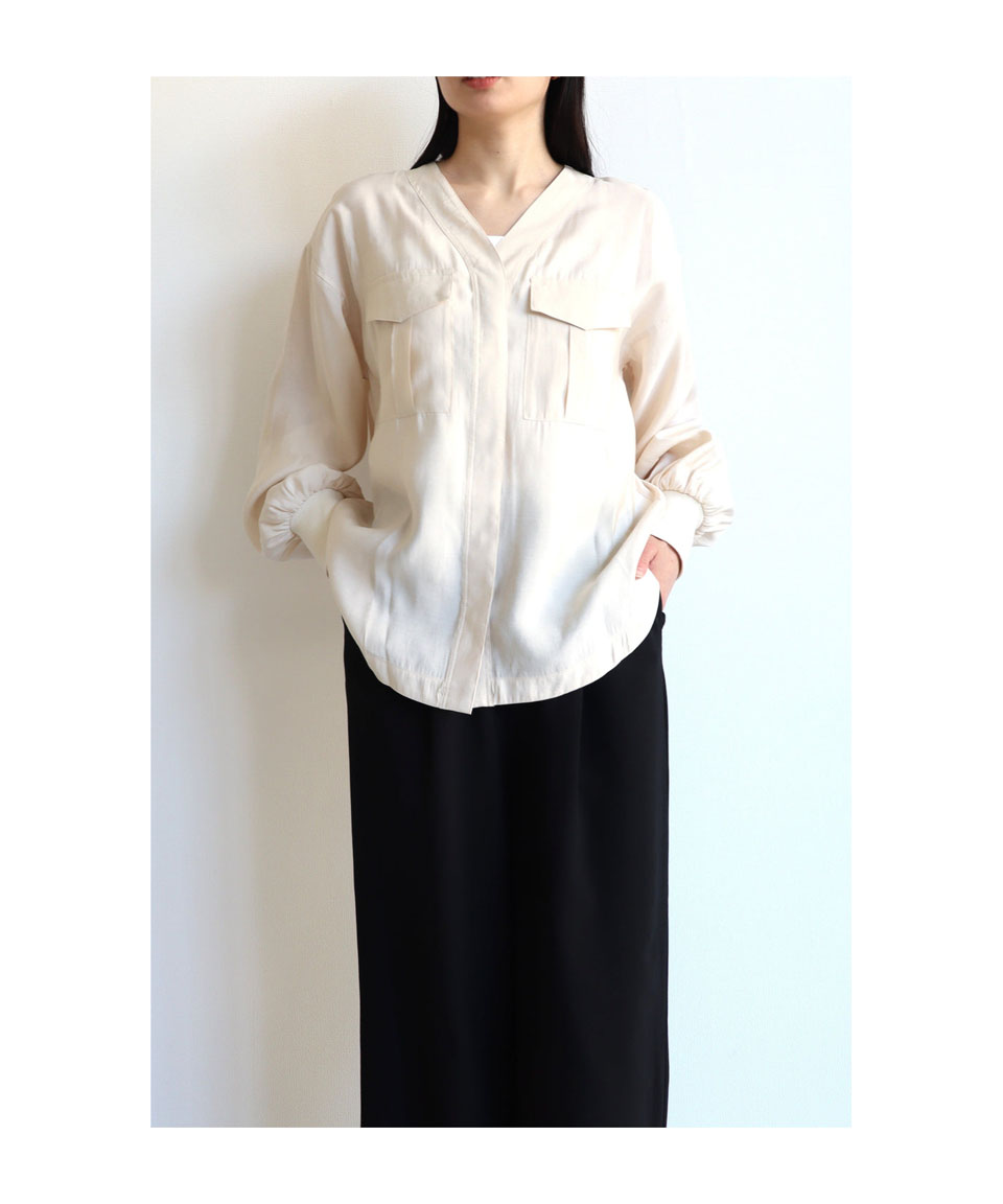 <span class="title">Blouse</span>